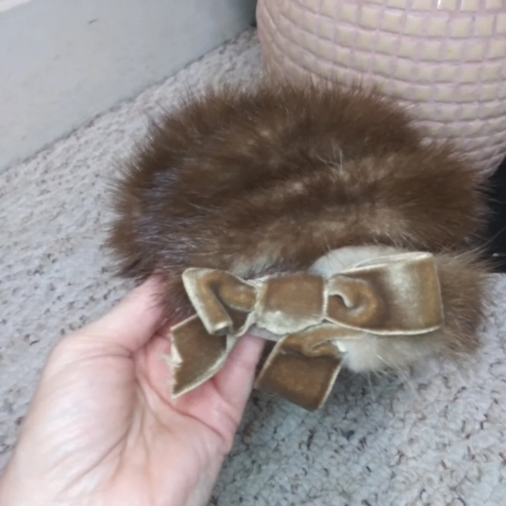 Vintage Stix Baer & Fuller Velvet Bow Trimmed Oval Brown Mink Hat - Picture 6 of 12